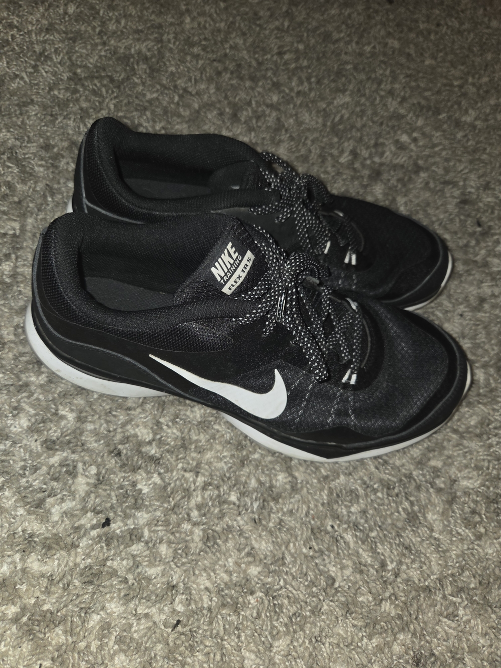 Nike Women's Black and White Athletic Sneakers